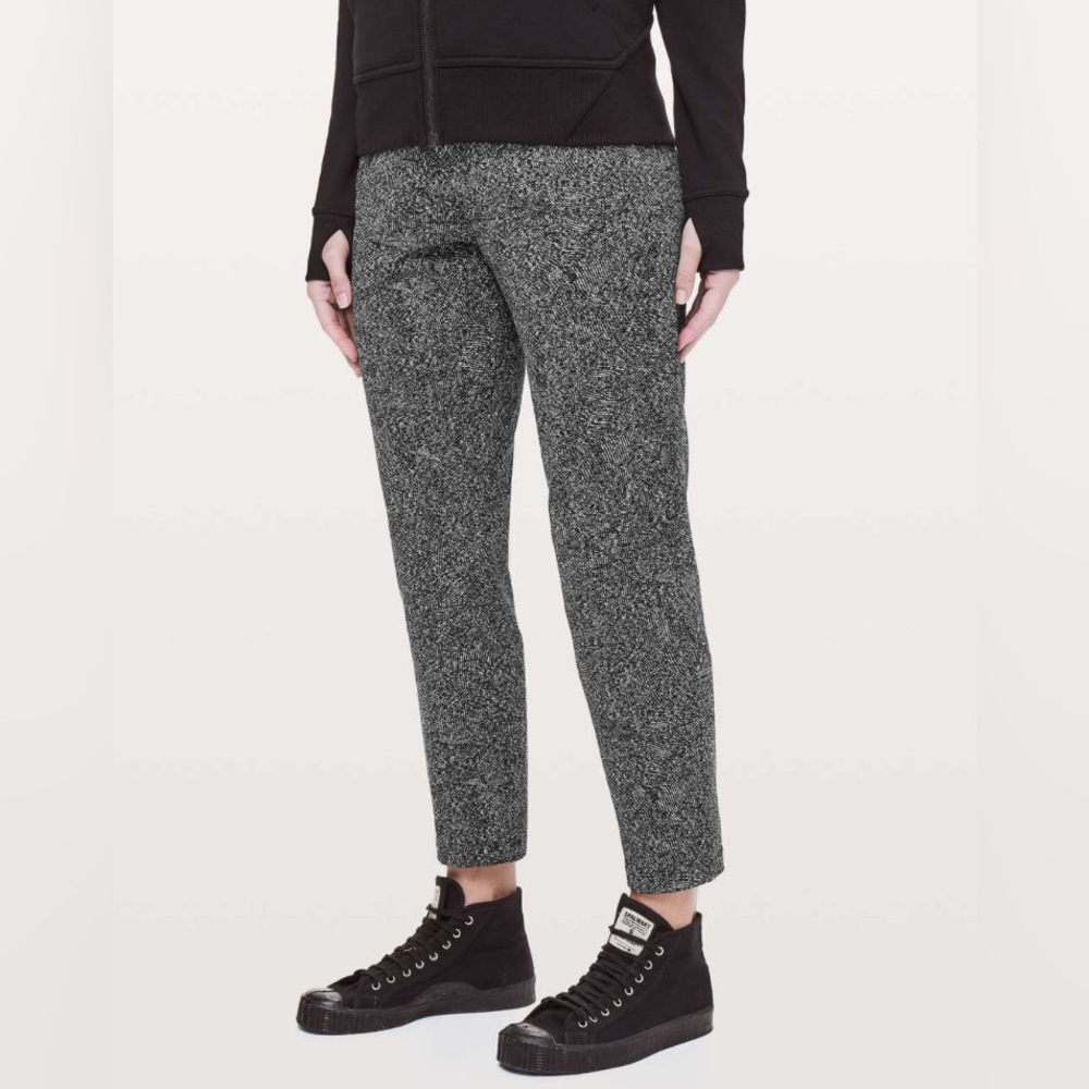 Lululemon On The Fly Pant Feathered Jacquard Black White / Black 10